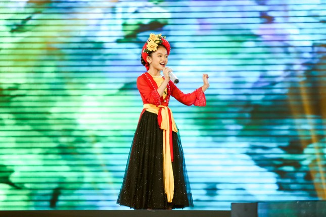 Giọng Hát Việt Nhí: Vũ Cát Tường - Hưng Cao “đánh đâu thắng đó” trong đêm thách đấu ảnh 10