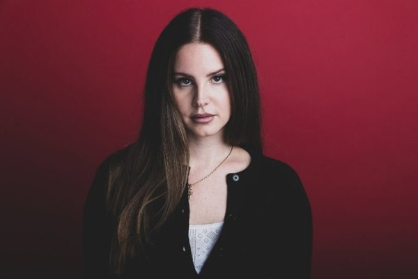 Dù bị Harper's Bazaar dè bỉu, album mới của Lana Del Rey vẫn xưng ngôi vương ảnh 1