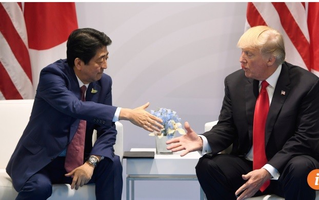 Donald Trump - Shinzo Abe và ngoại giao trên sân golf ảnh 1