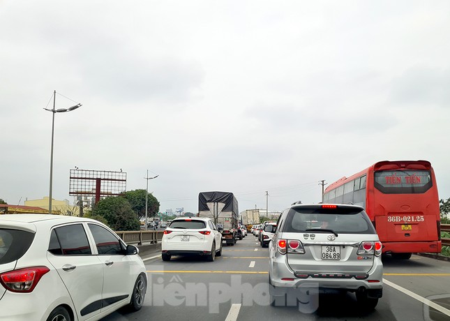 Người dân ùn ùn trở lại Thủ đô sau Tết, cao tốc Pháp Vân tăng nhiệt ảnh 2