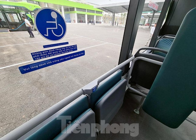 Vận hành tuyến xe buýt điện đầu tiên của Việt Nam ảnh 8