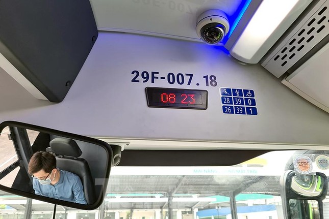 Vận hành tuyến xe buýt điện đầu tiên của Việt Nam ảnh 6