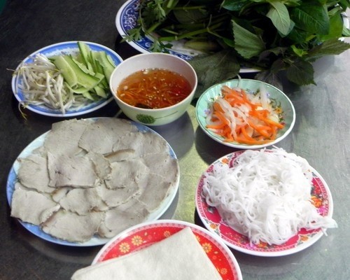 Những món cuốn Việt làm mê mẩn du khách quốc tế