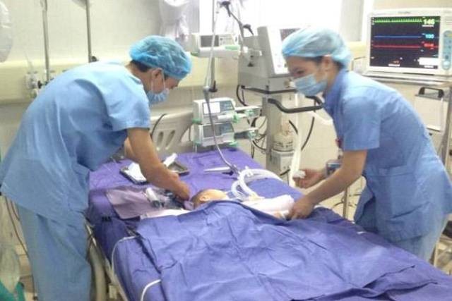 Mẹ thấy con trai 26 tháng ăn thuốc chuột mà ngăn không kịp ảnh 1