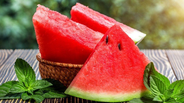 Ăn dưa hấu kiểu này hại như uống thuốc độc ảnh 1