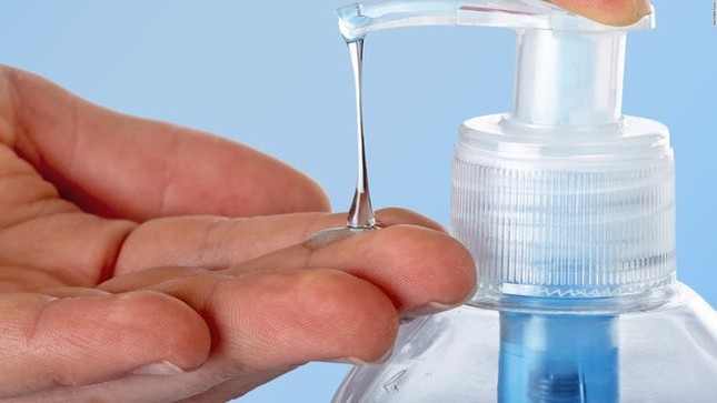 Bác sĩ khuyên người cao tuổi những việc nên làm để chống COVID-19 ảnh 1