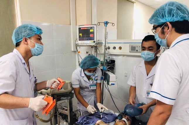 Điều trị dọa sảy thai, sản phụ sốc phản vệ, ngừng tim, hôn mê sâu ảnh 1
