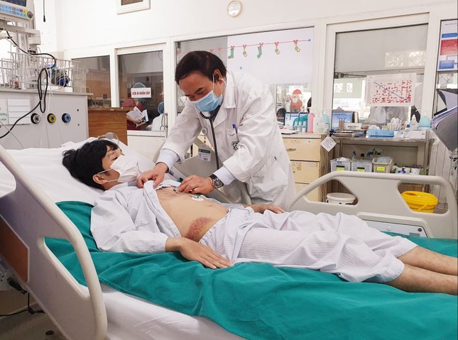 Ngừng tim, giãn hết đồng tử, chàng trai Hà Nội được 'làm lạnh' để cứu sống thần kỳ ảnh 1