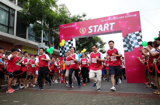 Giải chạy Marathon gây quỹ từ thiện của Đoàn Thanh niên Agribank ảnh 11