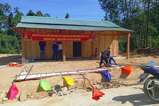 Áo xanh băng rừng lội suối, đến từng nhà dân tuyên truyền bầu cử ảnh 12