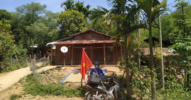 Áo xanh băng rừng lội suối, đến từng nhà dân tuyên truyền bầu cử ảnh 8
