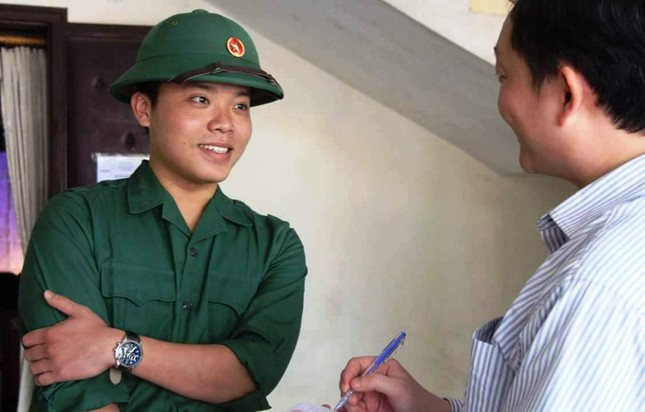 Cử nhân, viên chức, người vừa lập gia đình tình nguyện nhập ngũ ảnh 8