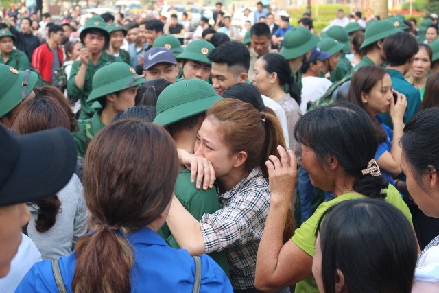 Cử nhân, viên chức, người vừa lập gia đình tình nguyện nhập ngũ ảnh 2