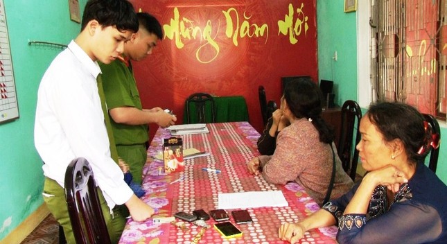 Kiểm tra quán bắp rang, phát hiện 16 gói cỏ Mỹ ảnh 1