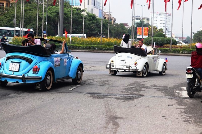 Mãn nhãn ngắm dàn siêu xe Volkswagen đổ bộ Cố đô Huế ảnh 9