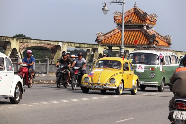 Mãn nhãn ngắm dàn siêu xe Volkswagen đổ bộ Cố đô Huế ảnh 4