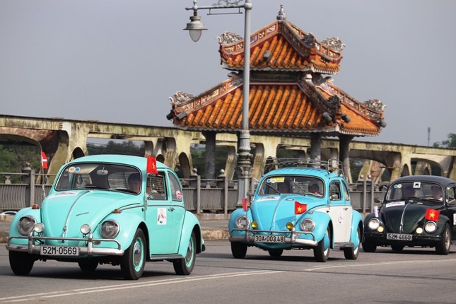 Mãn nhãn ngắm dàn siêu xe Volkswagen đổ bộ Cố đô Huế ảnh 5