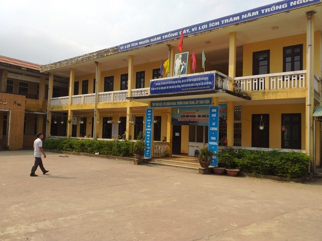 Phụ huynh 'dỏm' vào trường lừa cắt dây chuyền nhiều học sinh ảnh 1