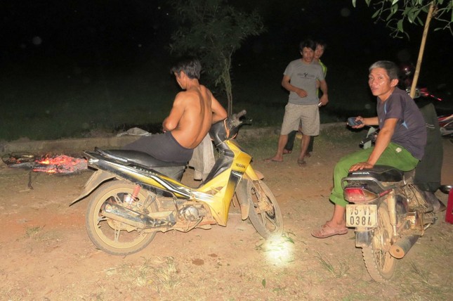 Nắng nóng khốc liệt, nông dân đánh nhau giành nước tưới ảnh 1