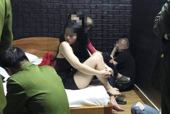 Đột kích nhà nghỉ, phát hiện quả tang 24 nam nữ thanh niên ‘phê’ ma túy ảnh 1