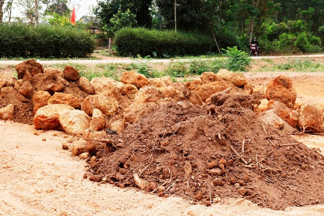 Dự án cao tốc qua Huế gấp rút từng ngày, công trình tái định cư vẫn ngổn ngang, trên giấy ảnh 8