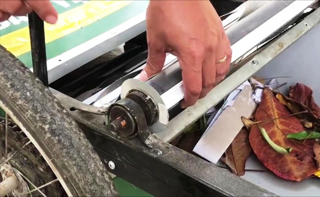 Độc đáo xe gom rác mini tự chế giá thành dưới 1 triệu đồng của thầy giáo trường làng ảnh 5