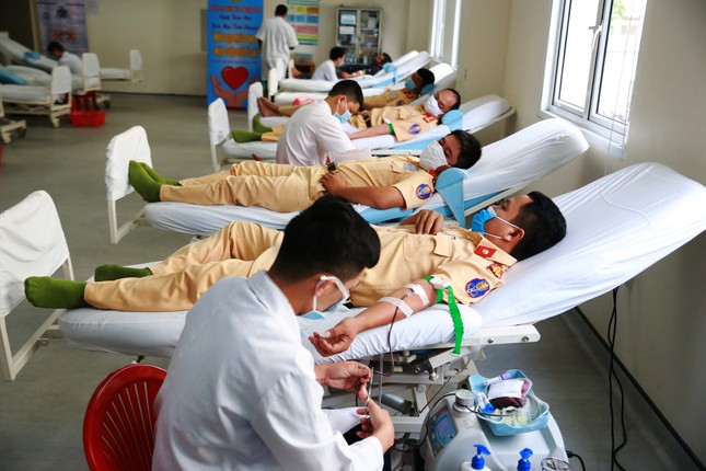 Hơn 260 cán bộ, chiến sĩ công an thành phố Huế hiến máu tình nguyện ảnh 2