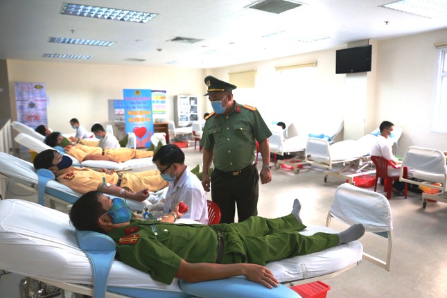 Hơn 260 cán bộ, chiến sĩ công an thành phố Huế hiến máu tình nguyện ảnh 3
