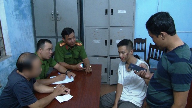 Giật điện thoại cô gái đi đường, kẻ cướp chuyên nghiệp bất ngờ gặp họa ảnh 1