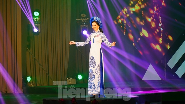 Nữ sinh viên Đại học Ngoại ngữ Huế đoạt Quán quân ‘Hoa khôi Đại học Huế 2020’ ảnh 17