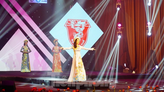 Nữ sinh viên Đại học Ngoại ngữ Huế đoạt Quán quân ‘Hoa khôi Đại học Huế 2020’ ảnh 16