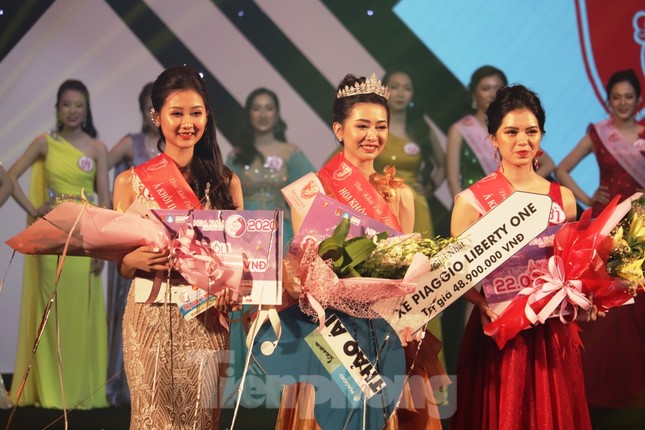 Nữ sinh viên Đại học Ngoại ngữ Huế đoạt Quán quân ‘Hoa khôi Đại học Huế 2020’ ảnh 12