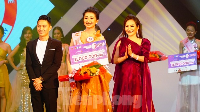 Nữ sinh viên Đại học Ngoại ngữ Huế đoạt Quán quân ‘Hoa khôi Đại học Huế 2020’ ảnh 8