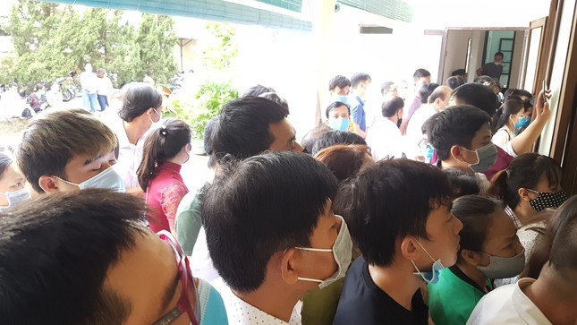 Vắng nhiều nhân chứng, hoãn xử vụ bác sĩ hiếp dâm nữ điều dưỡng tại Huế ảnh 2