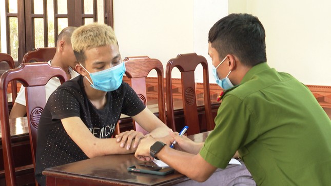 Phát hiện 20 nam nữ thanh niên ‘lên tiên’ trong cùng nhà nghỉ ảnh 2
