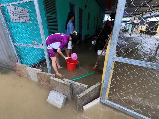 TT-Huế: Học sinh toàn tỉnh nghỉ học, hồ chứa 500 triệu m3 nhận lệnh khẩn xả nước ảnh 4