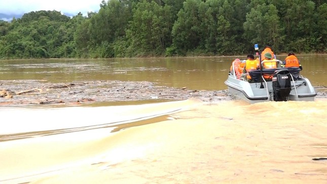 Công binh và công an tìm cách tiếp cận Rào Trăng tìm người mất tích ảnh 3
