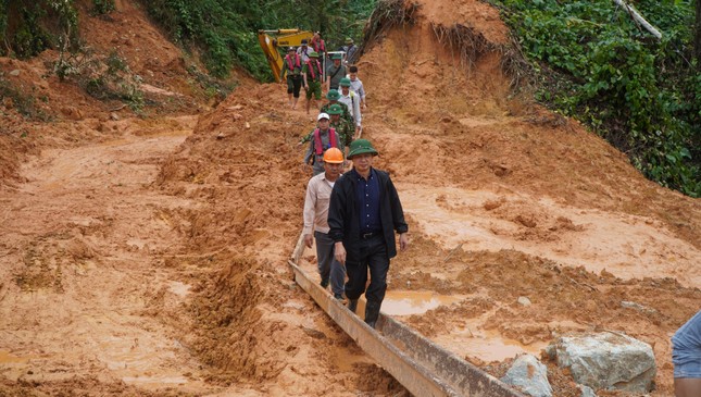 TT-Huế mưa lớn: Không đưa người vào Rào Trăng 3 nếu không quá cấp thiết ảnh 1