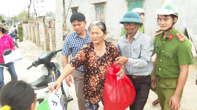 Huế thành lập lực lượng phản ứng nhanh ứng phó bão số 9 ảnh 8