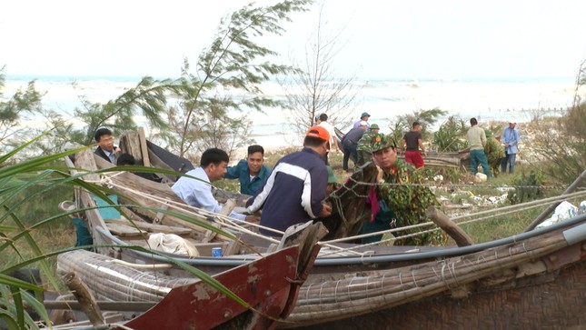 Từ 12h trưa nay, TT-Huế thực hiện ‘giới nghiêm’ ứng phó bão số 13 ảnh 2