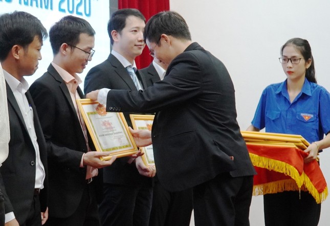 Tuyên dương 18 giảng viên trẻ tiêu biểu đại học Huế năm 2020 ảnh 2