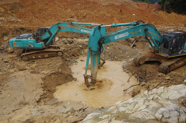 Mới nhất từ hiện trường tìm kiếm người mất tích tại Rào Trăng 3 ảnh 3