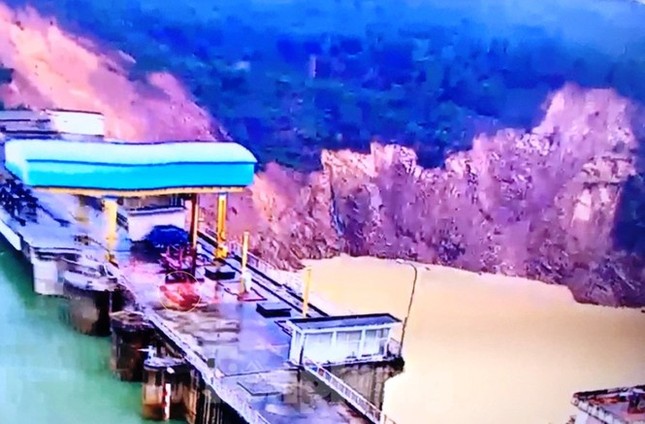 Yêu cầu thủy điện tại TT-Huế vừa xảy ra sạt lở phía hạ lưu xả tràn vì mưa lớn ảnh 1