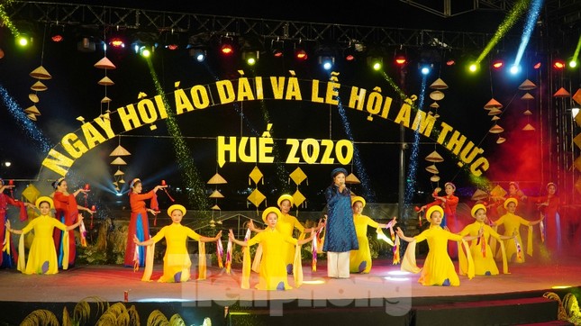 Mãn nhãn ‘đại tiệc’ áo dài lớn nhất từ trước tới nay bên dòng sông Hương thơ mộng ảnh 11