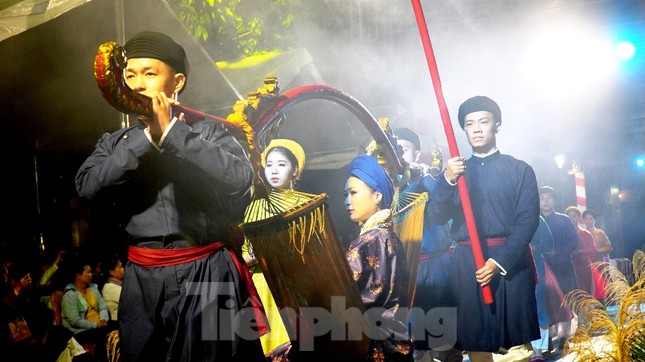 Mãn nhãn ‘đại tiệc’ áo dài lớn nhất từ trước tới nay bên dòng sông Hương thơ mộng ảnh 8