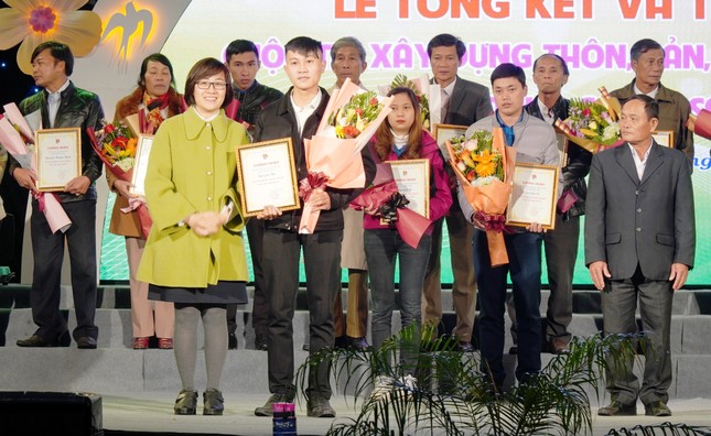 Tỉnh Đoàn TT-Huế khen thưởng điển hình làm sạch đẹp làng xóm, phố phường ảnh 1