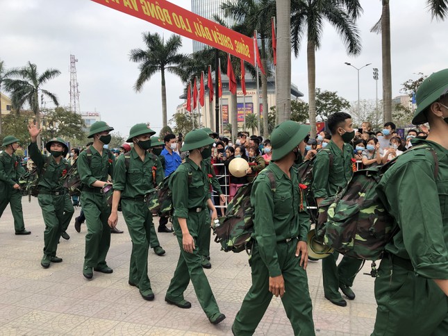 Hơn 1.400 thanh niên nhập ngũ ở Huế đều khám, xét nghiệm ngừa COVID-19 ảnh 6