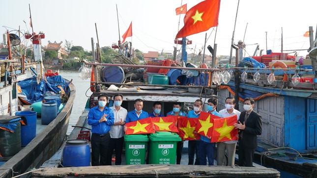 TT-Huế: Chung tay làm sạch, đẹp môi trường trong Tháng thanh niên ảnh 2