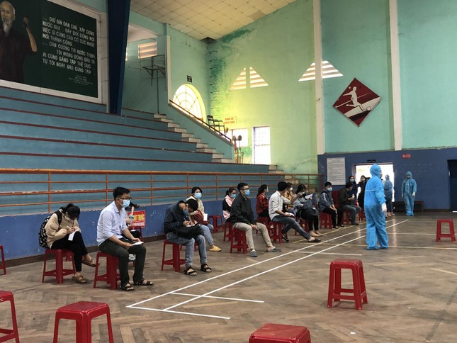 Xét nghiệm PCR 4.000 sinh viên Đại học Huế khi trở lại trường ảnh 1
