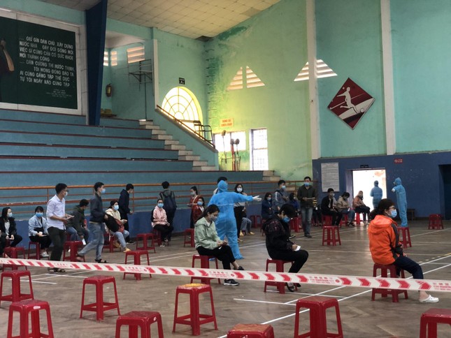 Xét nghiệm PCR 4.000 sinh viên Đại học Huế khi trở lại trường ảnh 2